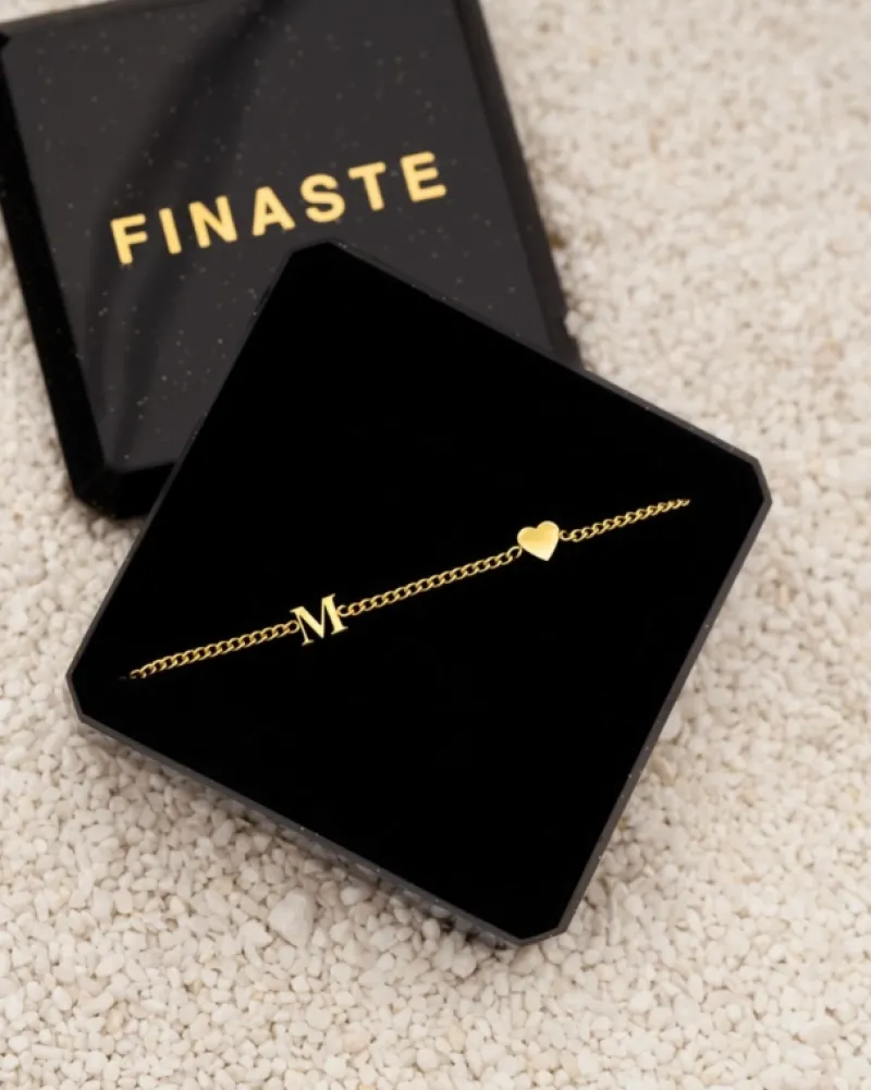 Finaste Mini initial armband met hartje goudkleurig Clearance