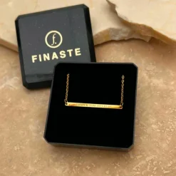 Finaste Minimalistische graveerbare bar ketting goudkleurig Hot