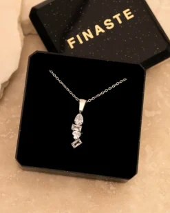 Finaste Necklace glam stones New