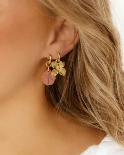Finaste Oorringetjes met bloemetje goudkleurig Fashion
