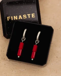 Finaste Oorringetjes rode steentjes New