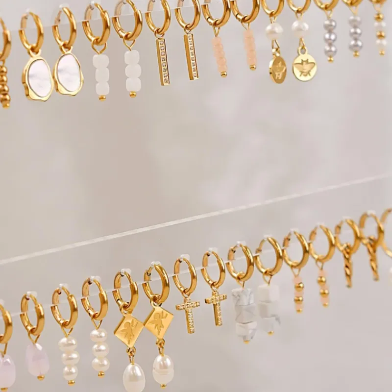 Finaste Oorringetjes roze steentjes goud kleurig New