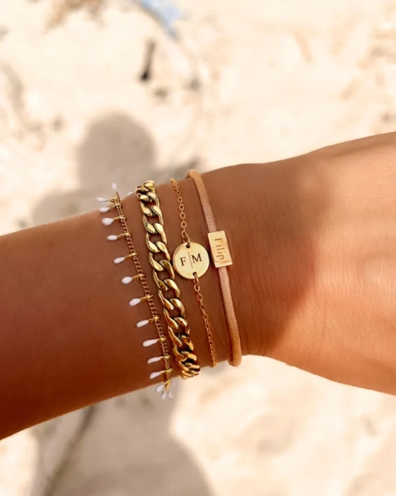 Finaste Satin initial armbandje nude gold plated Online
