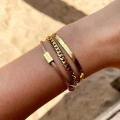 Finaste Satin initial armbandje nude gold plated Online