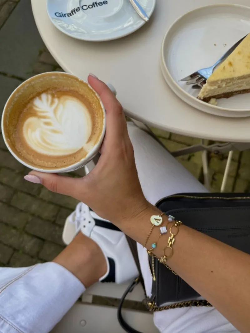 Finaste Statement initial armband goudkleurig Best