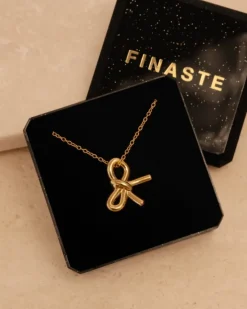 Finaste Strikjes ketting goudkleurig Hot