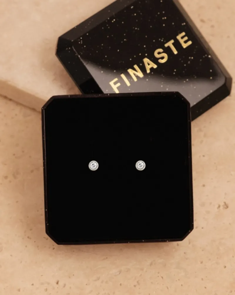 Finaste Stud oorbellen met steentje Clearance