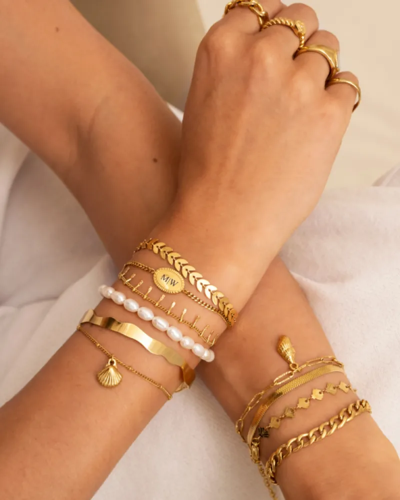 Finaste Vintage initial bracelet goldplated Hot