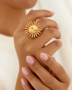 Finaste Zon ring initials goudkleurig Best